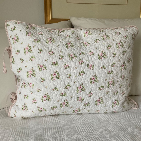 Elena Brunelli Shams Set/2 Quilted Decorative Pillow Covers Butterflies / Roses - Picture 2 of 11